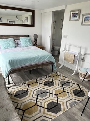 1 bedroom, travel cot, free WiFi, bed sheets