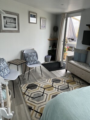 1 bedroom, travel cot, free WiFi, bed sheets