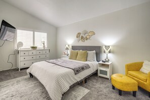 3 bedrooms, desk, iron/ironing board, Internet - Las Vegas Home w/ Covered Patio ~ 5 Mi to Strip! (Las Vegas)