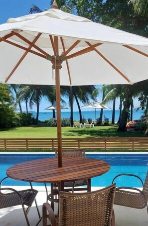 Outdoor dining - Casa Amendoeiras Charme e Conforto à Beira-mar (Ponta de Serrambi Ipojuca)