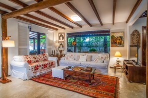 Smart TV - Casa Amendoeiras Charme e Conforto à Beira-mar (Ponta de Serrambi Ipojuca)