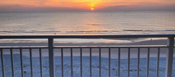 Ocean Front Condo - Sea Turtle Penthouse
Breathtaking View -Walk to Flagler Ave 