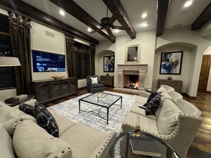 Smart-TV, Kamin, Stereoanlage, Computerbildschirme