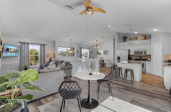 Interior - Luxury Villa-6 Bedroom/3 Bathroom Vacation Home
(Cape Coral)