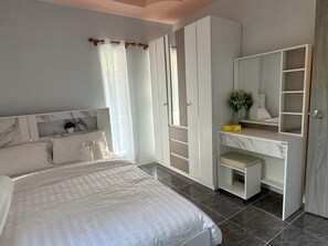 Individually decorated, individually furnished, laptop workspace - Sunshine Rest Resort (Ubon Ratchathani)