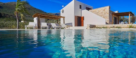 Piscina coperta, piscina all'aperto