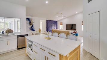 House (4 Bedrooms) | Interior