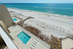 حمّام سباحة خارجي