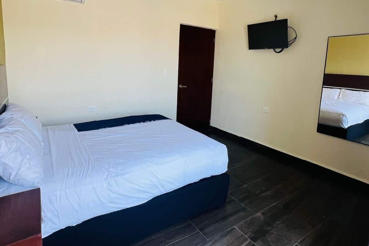 Standard Room | Hypo-allergenic bedding available, WiFi (free), bed sheets