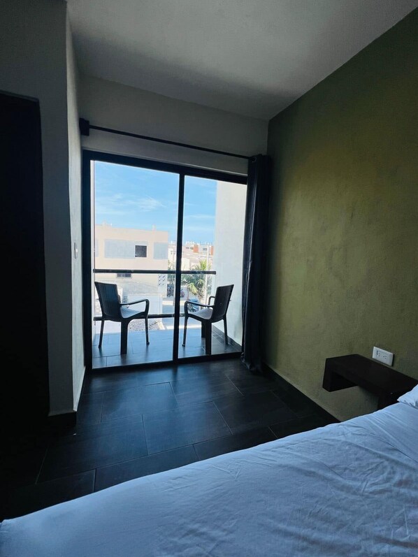 Quarto standard | Roupas de cama antialérgicas, Wi-Fi de cortesia, roupa de cama