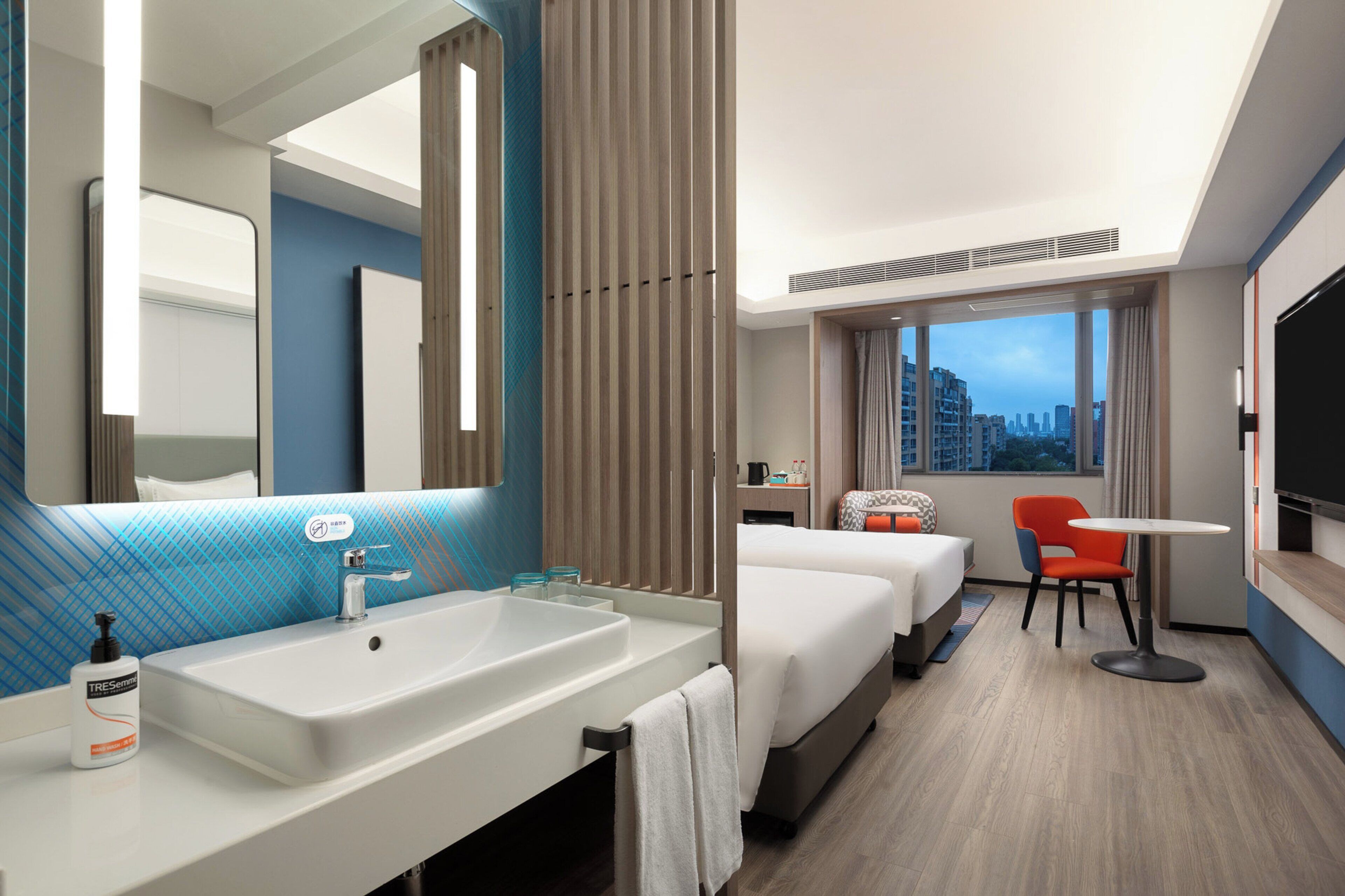 Photo - Holiday Inn Express Shanghai Gumei by IHG
