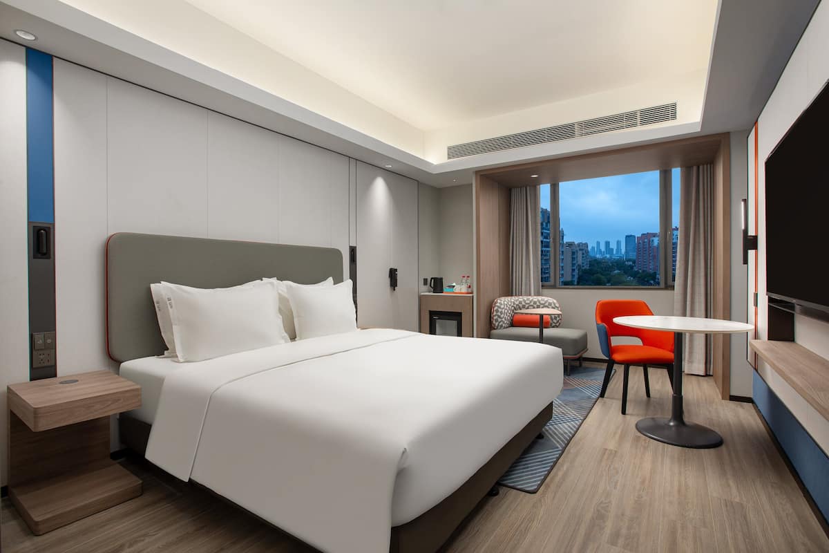 1 bedroom, premium bedding, down comforters, minibar