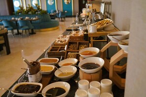 Der serveres morgenmad, frokost, aftensmad og brunch
