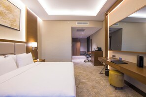 Premium Room | Premium bedding, in-room safe, desk, laptop workspace - Crowne Plaza Yalova by IHG (Yalova)