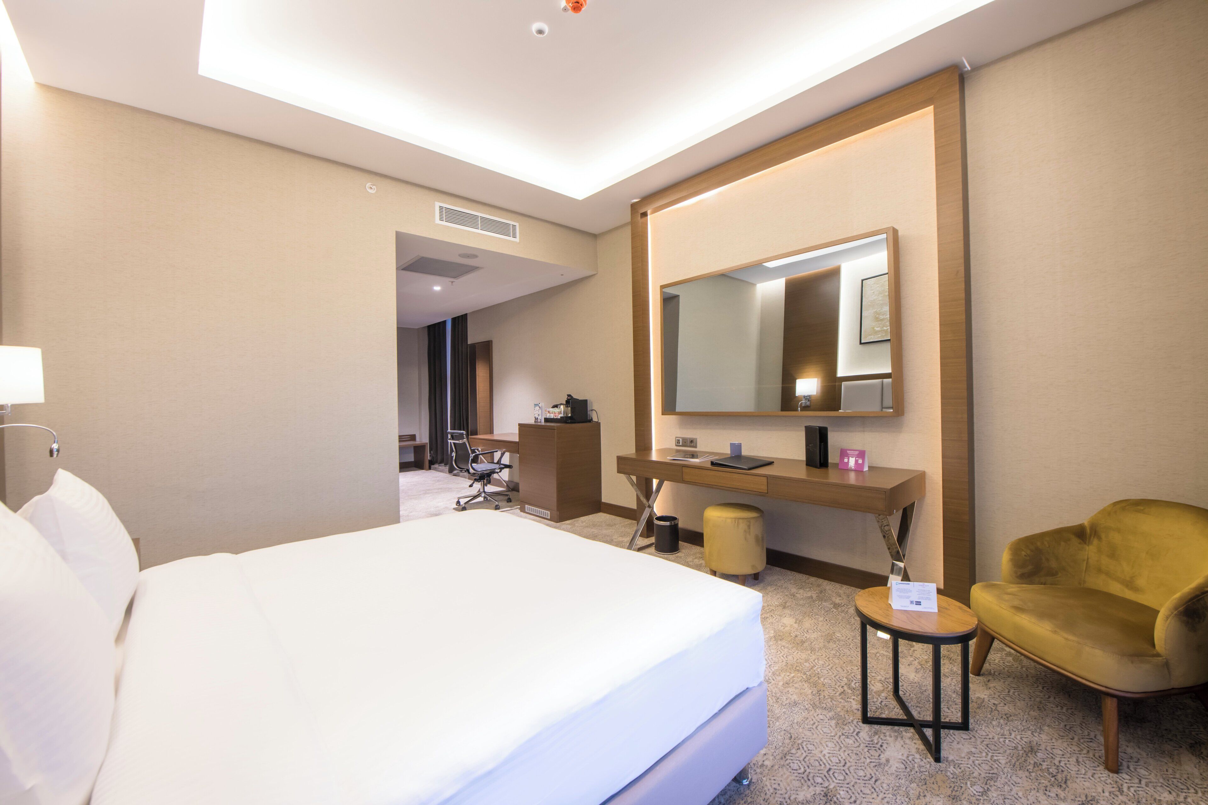 Premium bedding, in-room safe, desk, laptop workspace