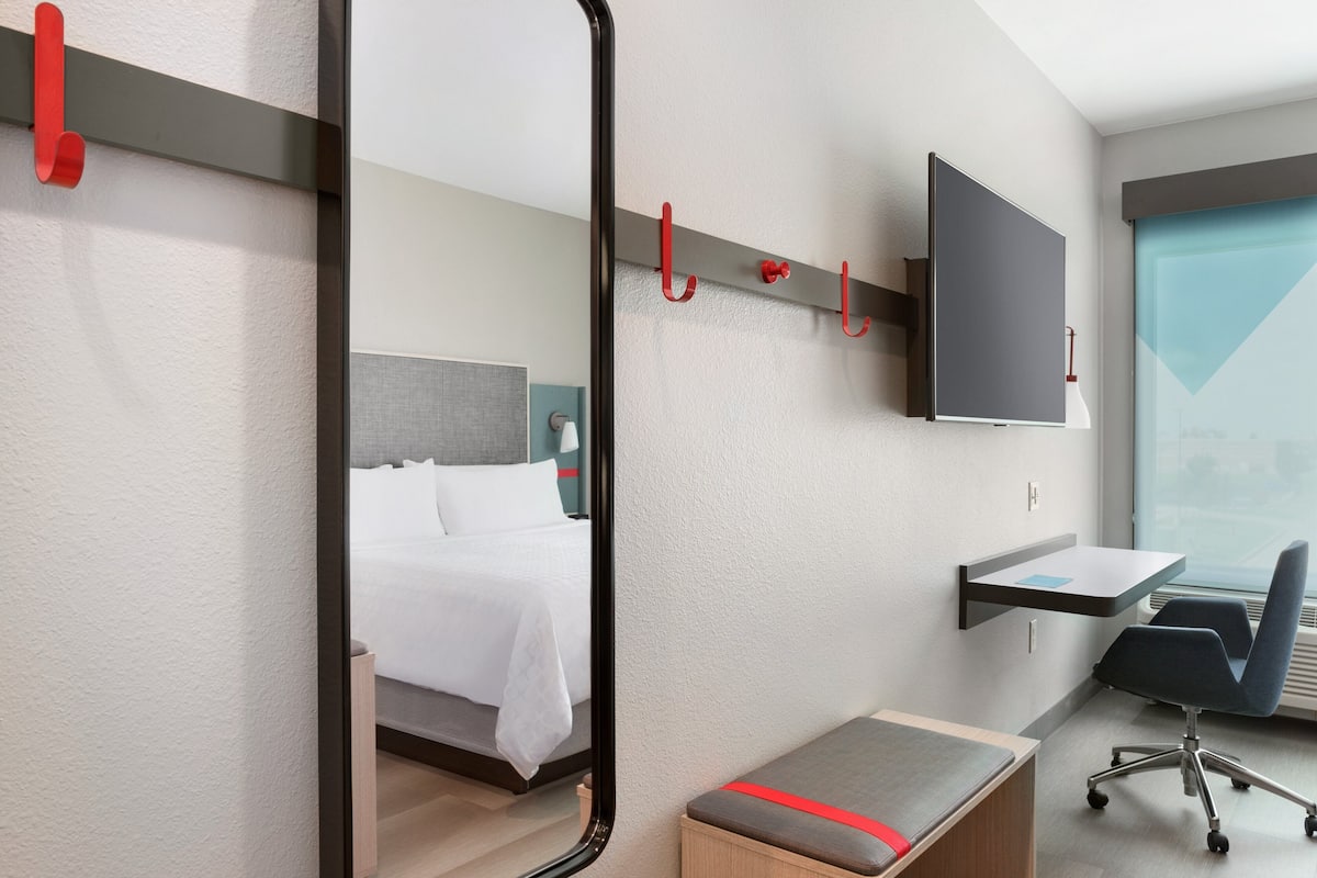 Pillowtop-Betten, Schreibtisch, Verdunkelungsvorhänge, kostenloses WLAN