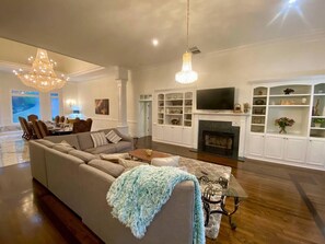 Smart TV, fireplace