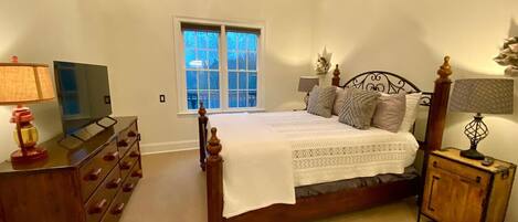 6 bedrooms, desk, iron/ironing board, WiFi