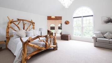 6 bedrooms, desk, iron/ironing board, WiFi