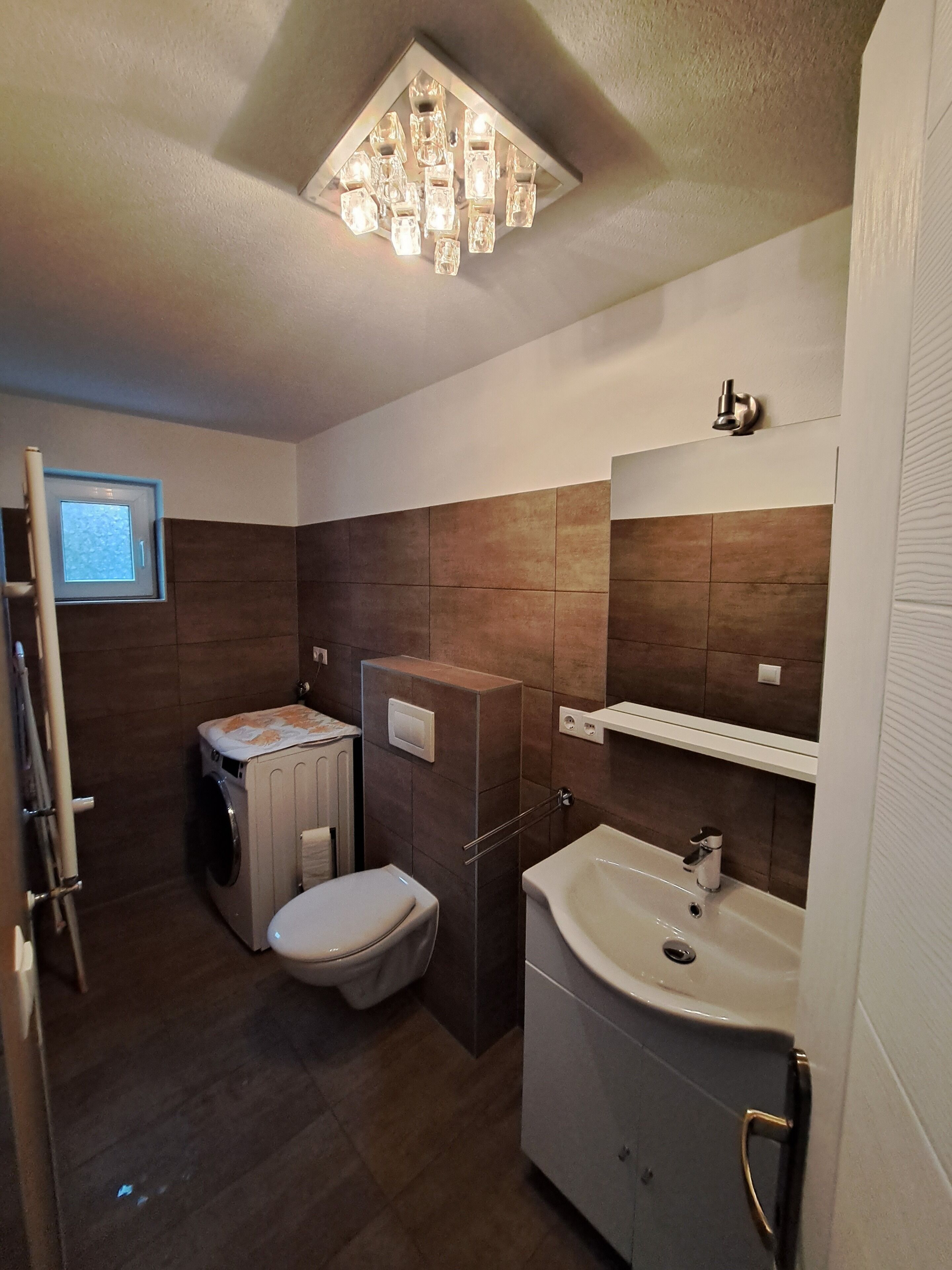 Dusch, hårtork, handdukar och tvål