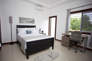 2 bedrooms, iron/ironing board, Internet, bed sheets - Luxurious Apt w/ Amazing Mountain View (Kingston)