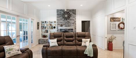 Smart TV, fireplace, ping pong, books
