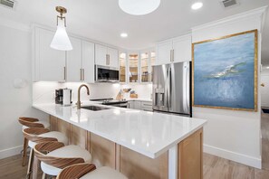 Fridge, microwave, oven, stovetop - Maravilla 4106 Everything is New May 2024 Bed/ 1.5 Bath Pet Friendly (Miramar Beach)