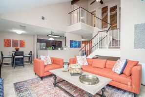 テレビ、暖炉、書斎 / ワークスペース