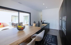 Geladeira, fogão, cooktop, lava-louças