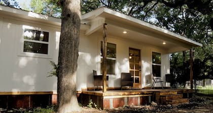 THE GUEST HOUSE AT EAGLE MOUNTAIN LAKE