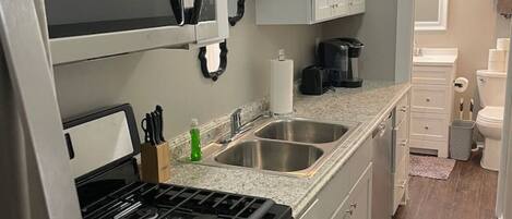 Refrigerador, microondas, horno, placa de cocina