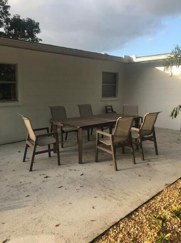 Outdoor dining