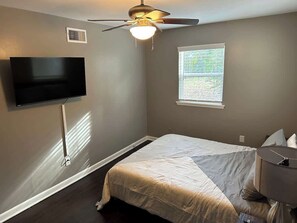 3 quartos, escrivaninha, Wi-Fi, roupa de cama