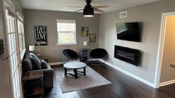 TV, fireplace