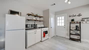 Frigorífic, microones, forn i placa de cuina