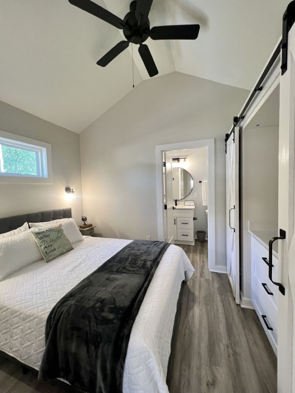 2 slaapkamers, reisbedje, gratis wifi, beddengoed