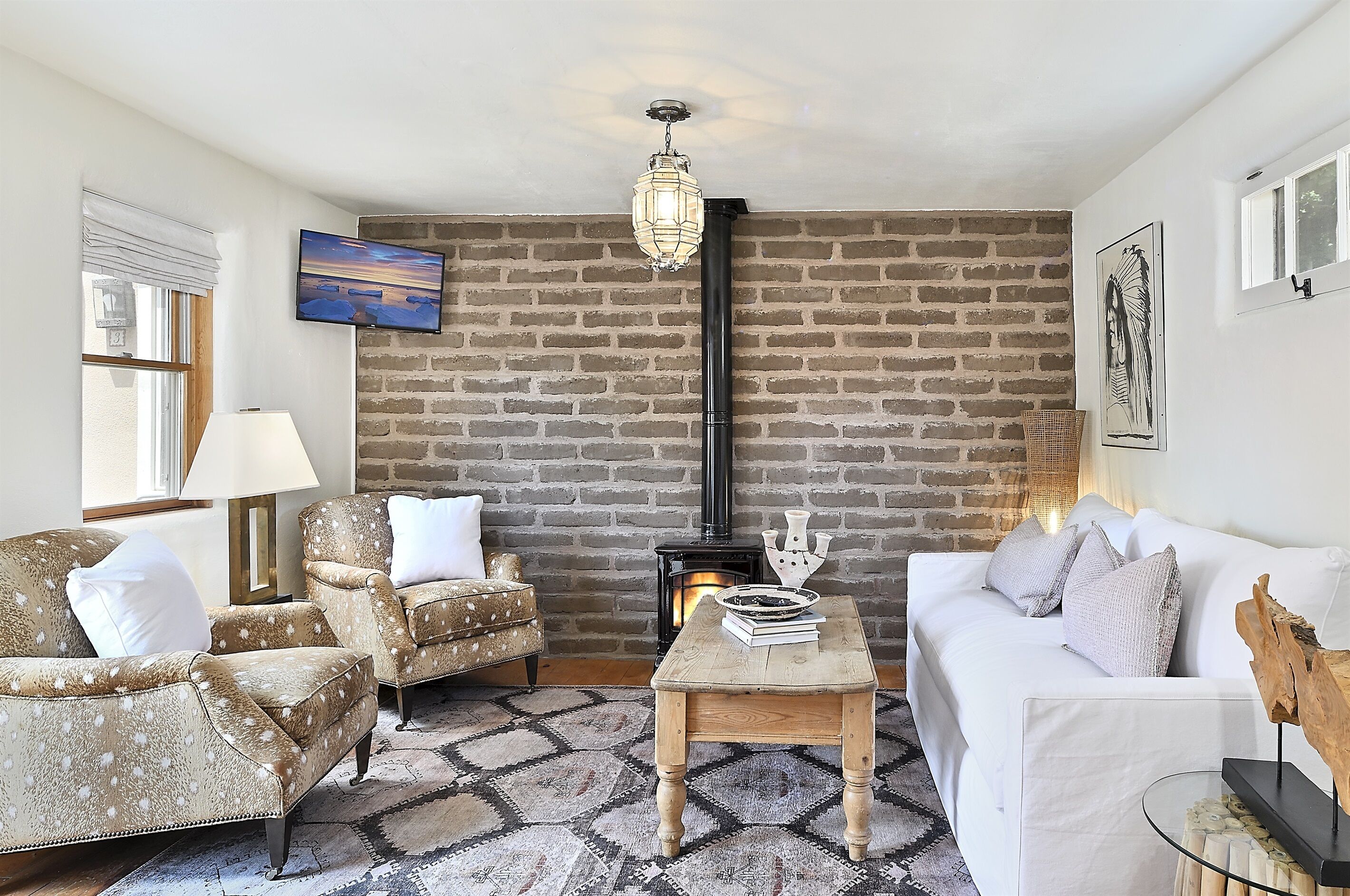 智能電視、壁爐、音響