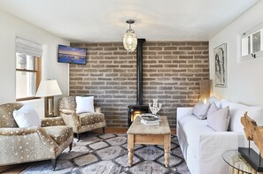 Smart TV, fireplace, stereo - Dos Hermanas 2 & 3 | Walk to Plaza | Courtyard (Santa Fe)