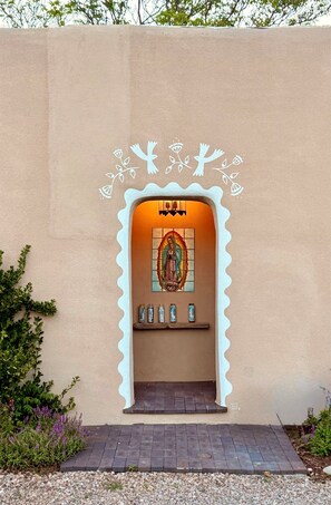 Exterior detail - Dos Hermanas 2 & 3 | Walk to Plaza | Courtyard (Santa Fe)