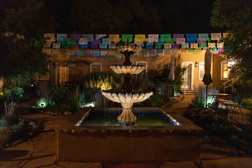 Dos Hermanas 4, 5 & 6 | Walk to Plaza | Courtyard