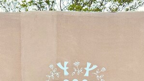 A wall with a decorative archway leading to a shrine with a statue. - Dos Hermanas 4, 5, 6 & 8| Walk to Plaza| Courtyard (Santa Fe)