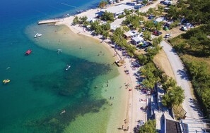 Beach nearby - Nice home in Paljuv with Wi-Fi (Paljuv)