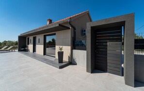 Terrace/patio - Nice home in Paljuv with Wi-Fi (Paljuv)