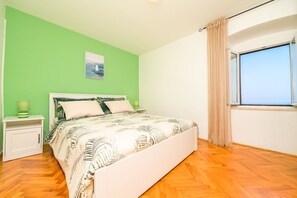 3 bedrooms, iron/ironing board, WiFi, bed sheets - Casa Nori kuća u selu Ustrine na otoku Cresu s prekrasnim pogledom na more. (Ustrine)