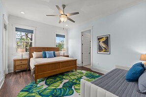 4 bedrooms, iron/ironing board, travel crib, free WiFi - Your Beach Getaway! Only 1.2 miles to beach access (Santa Rosa Beach)