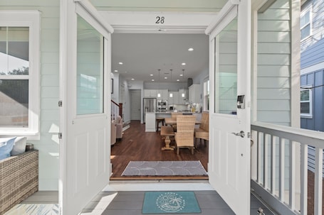 Interior. Your Beach Getaway! Only 1.2 miles to beach access