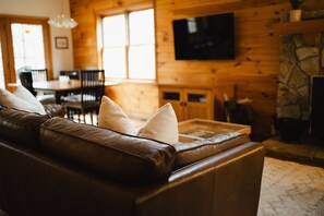 Smart TV, reproductor de DVD, libros, biblioteca de música