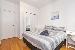 2 Schlafzimmer, Schreibtisch, Bügeleisen/Bügelbrett, WLAN