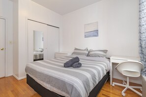 2 bedrooms, desk, iron/ironing board, WiFi
