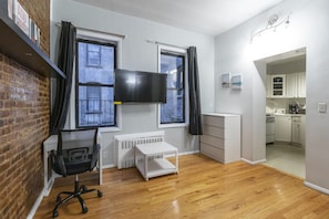 Interior - Fabolous Studio on Upper East near the park (New York)